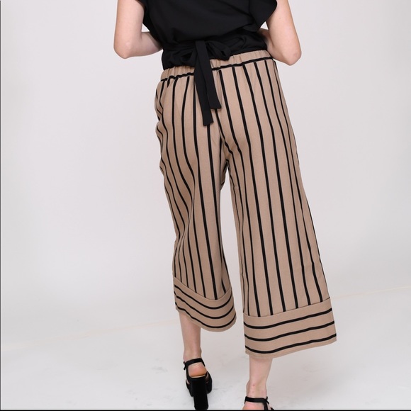 🤩SALE Blu pepper Striped Wide Leg Culotte Pants - Picture 3 of 6